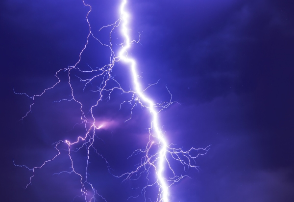 Blitz am Himmel als Synonym für Schmerzen Blitz am Himmel als Synonym für Schmerzen